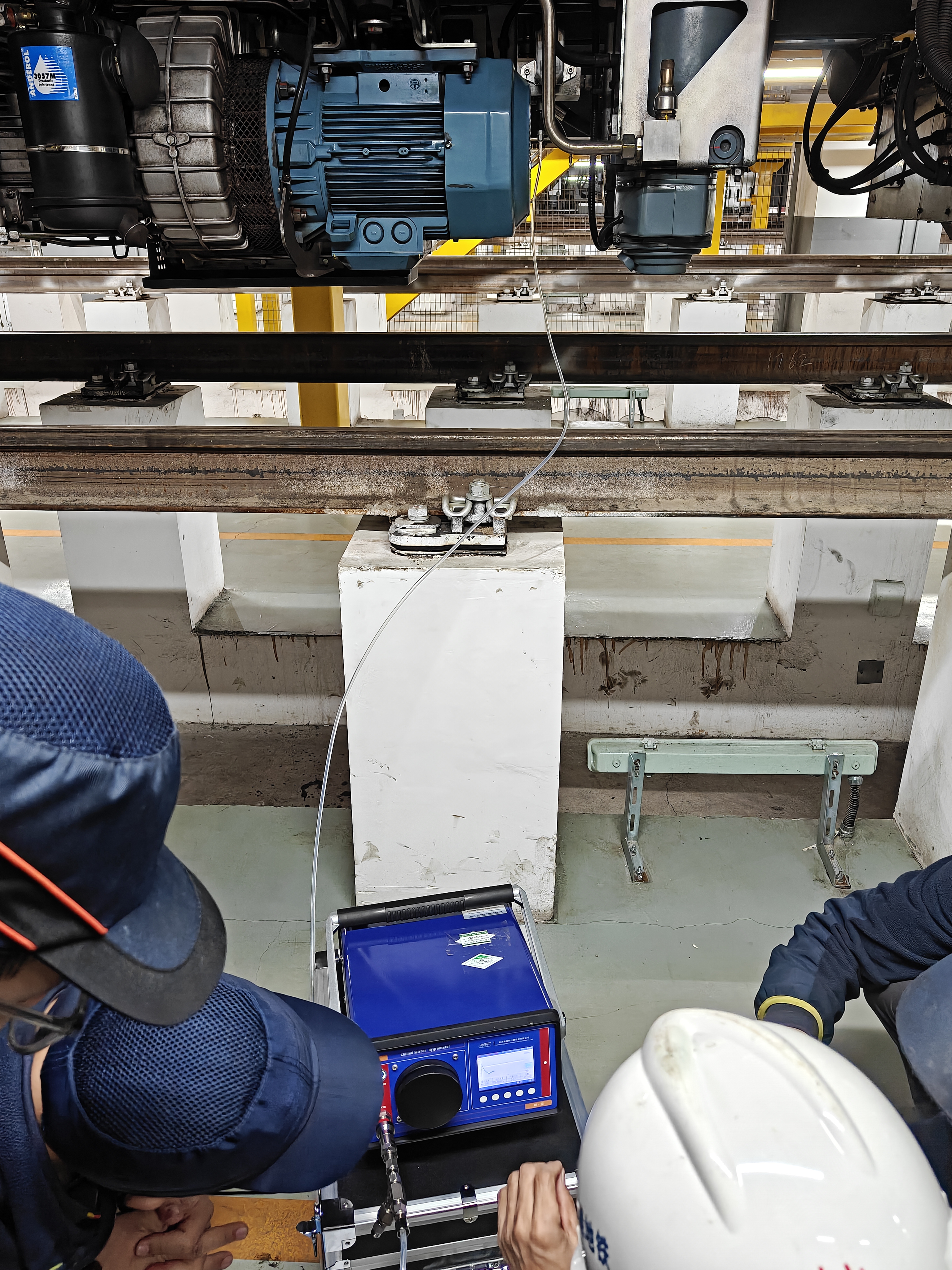 露點儀在地鐵軌道測試現場 露點儀在地鐵軌道測試現場